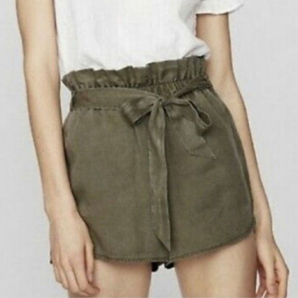✨Express Extreme High Rise Green Shorts✨